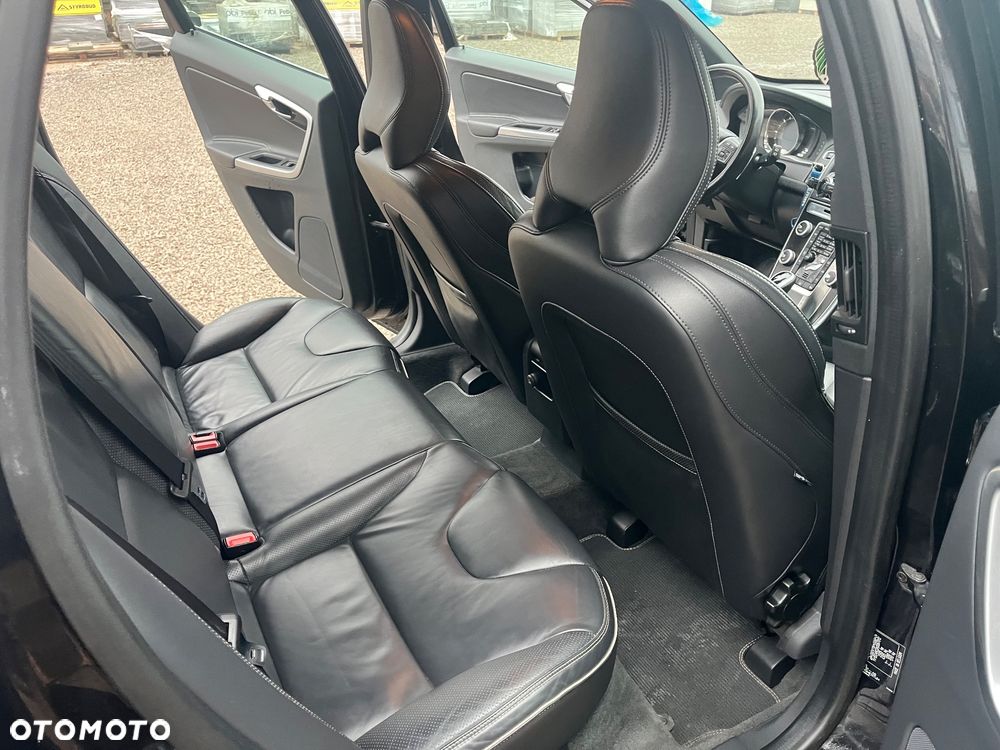 Volvo XC 60 D3 Drive-E R-Design Momentum - 19