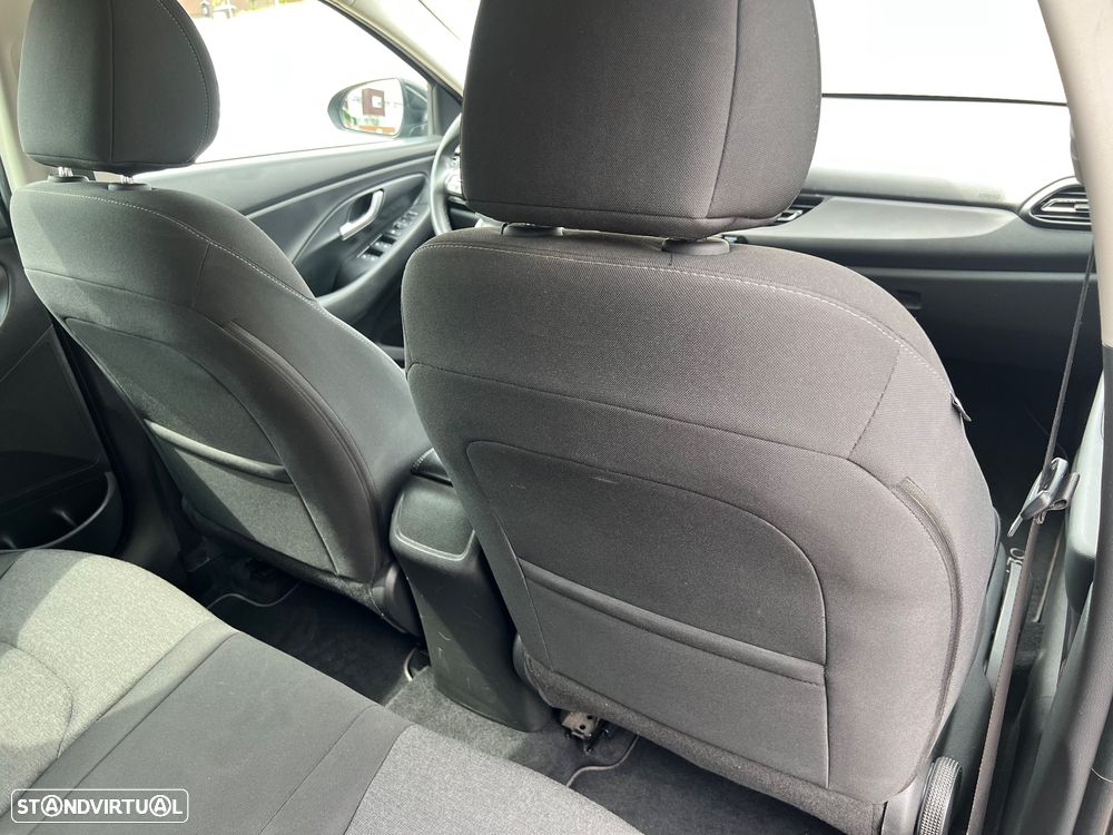 Hyundai i30 SW 1.6 CRDi Style Plus - 38