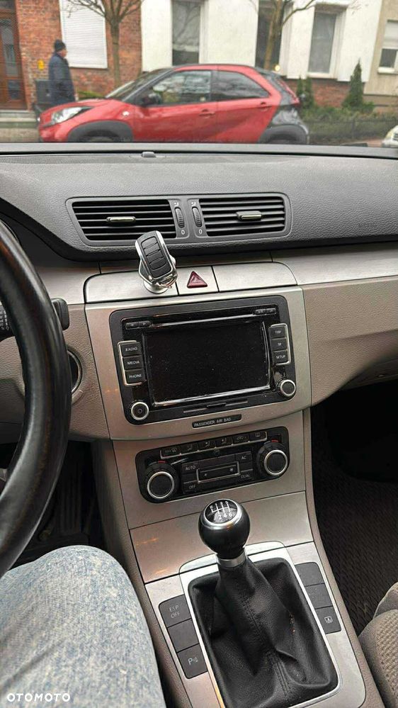 Volkswagen Passat 2.0 TDI Comfortline R-Style - 5