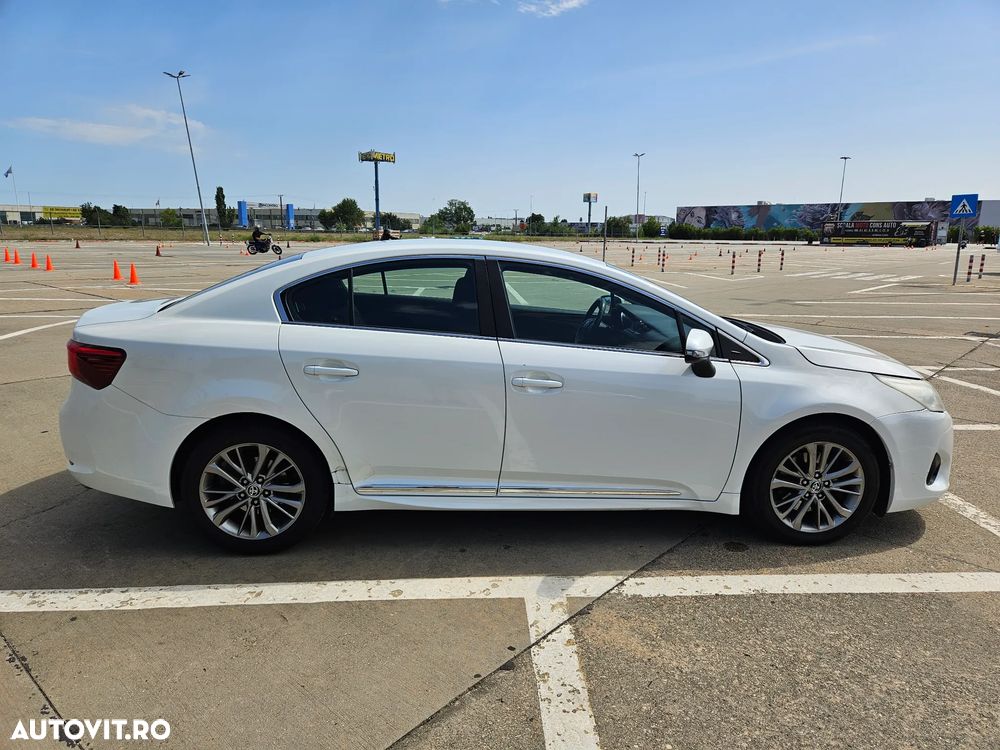 Toyota Avensis 2.0 D-4D Executive Terracotta - 6