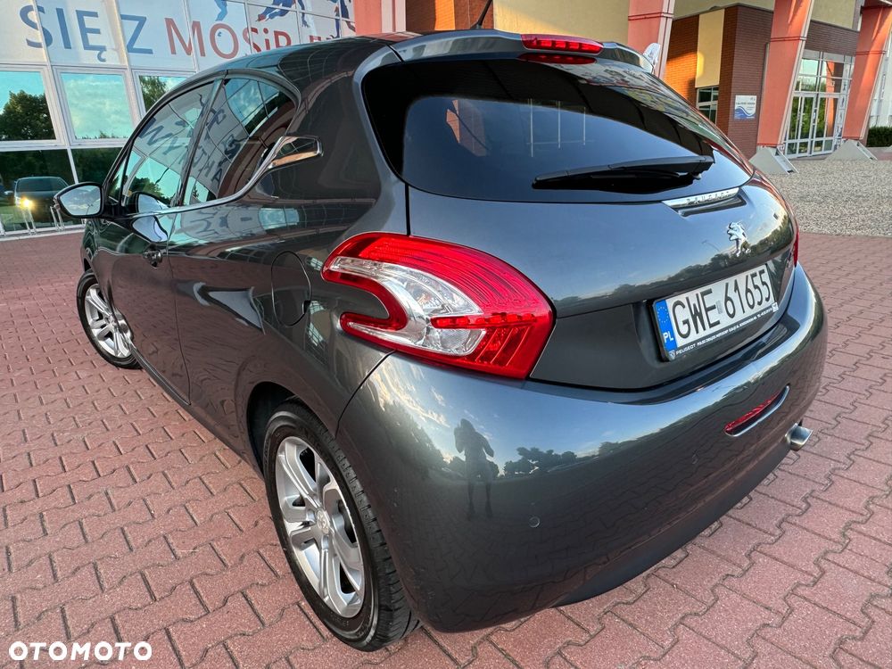 Peugeot 208 - 12