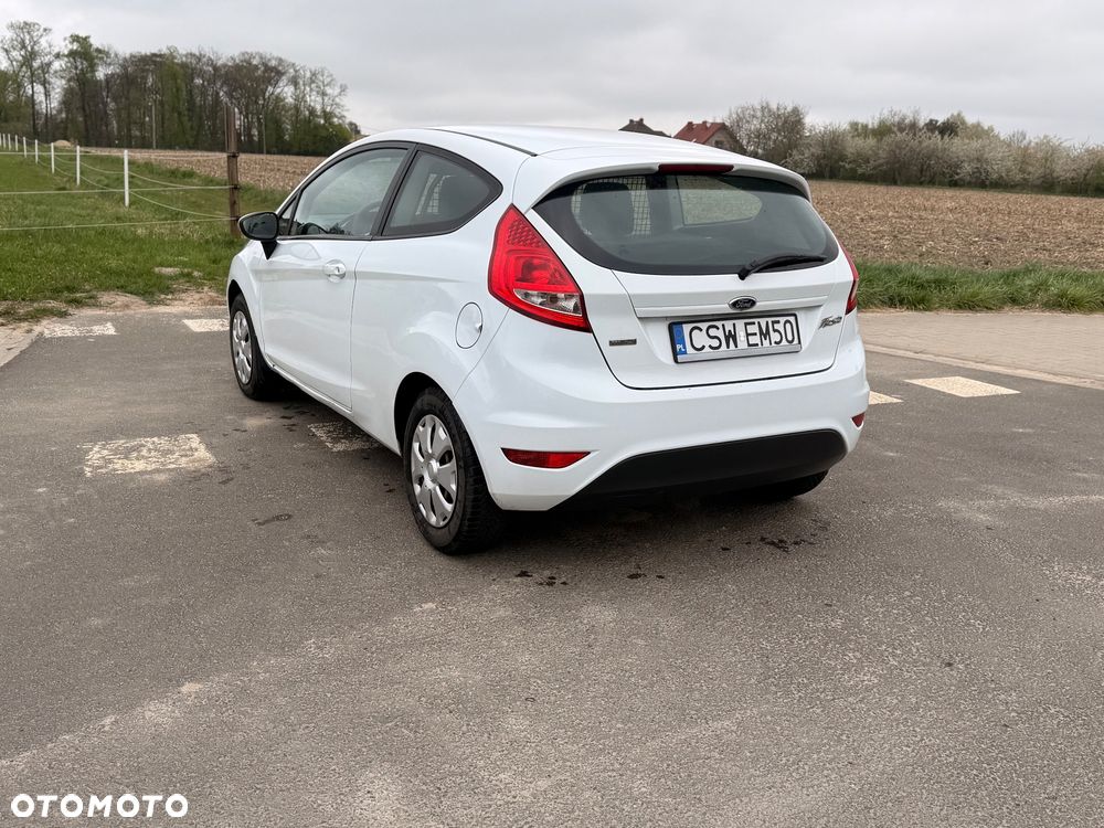 Ford Fiesta 1.6 TDCi DPF Titanium - 9