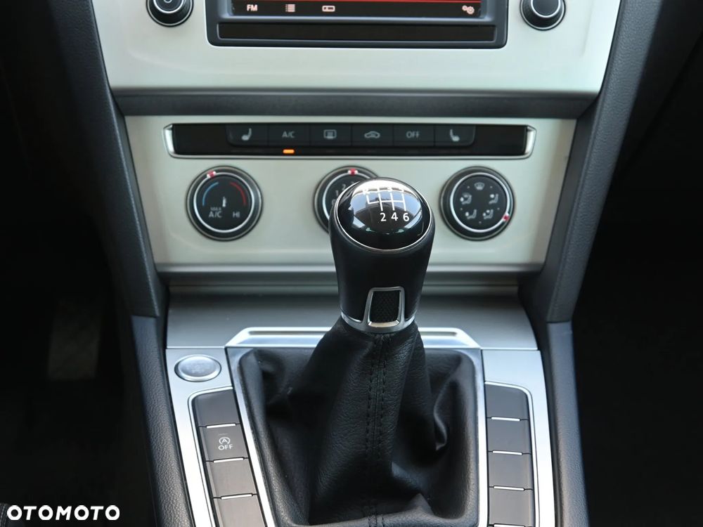 Volkswagen Passat - 16