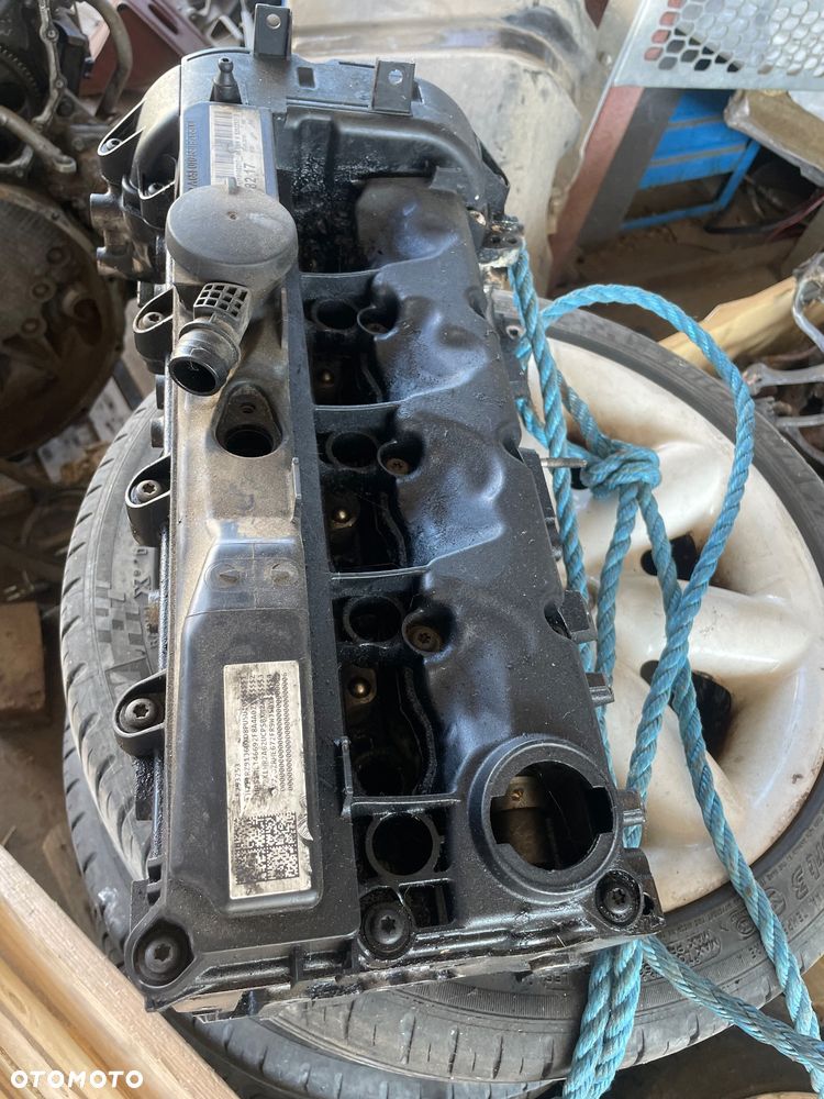 Mercedes 2,2 pokrywa zaworów A6510108918 - 3