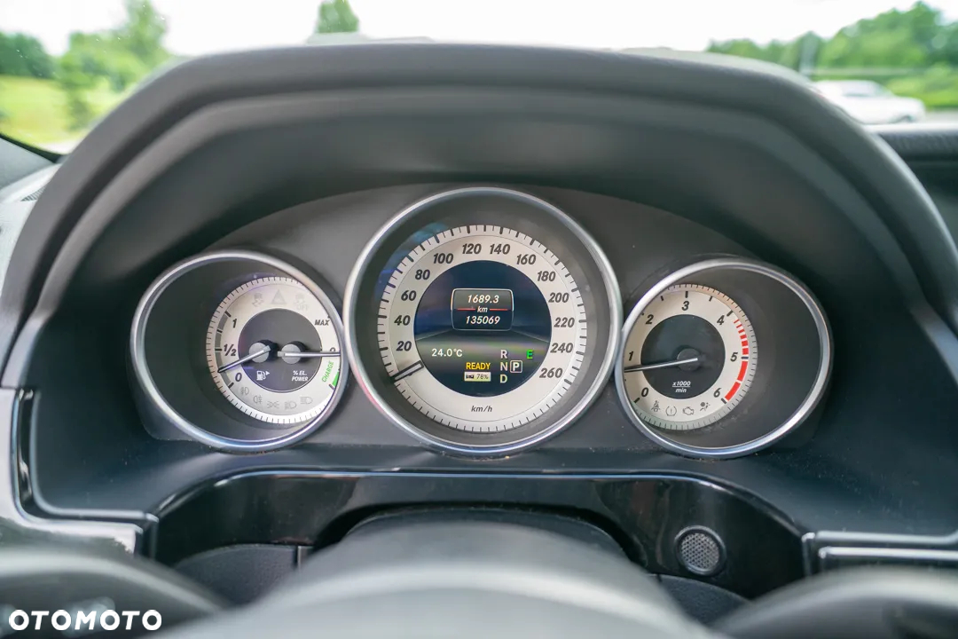 Mercedes-Benz Klasa E 300 T BlueTEC HYBRID 7G-TRONIC Elegance - 27