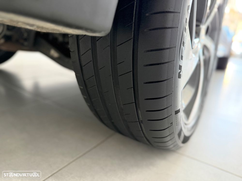 Hyundai Tucson 2.0 CRDi 4WD Auto Premium - 41