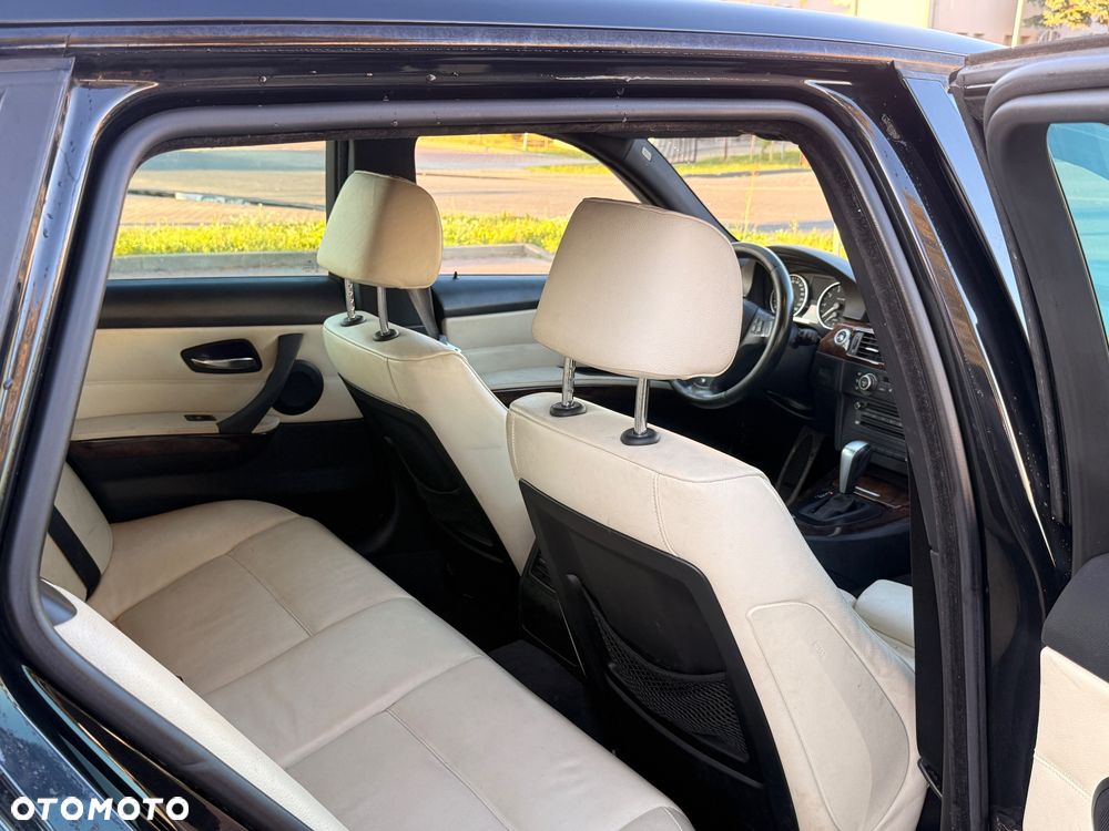 BMW Seria 3 320i - 13
