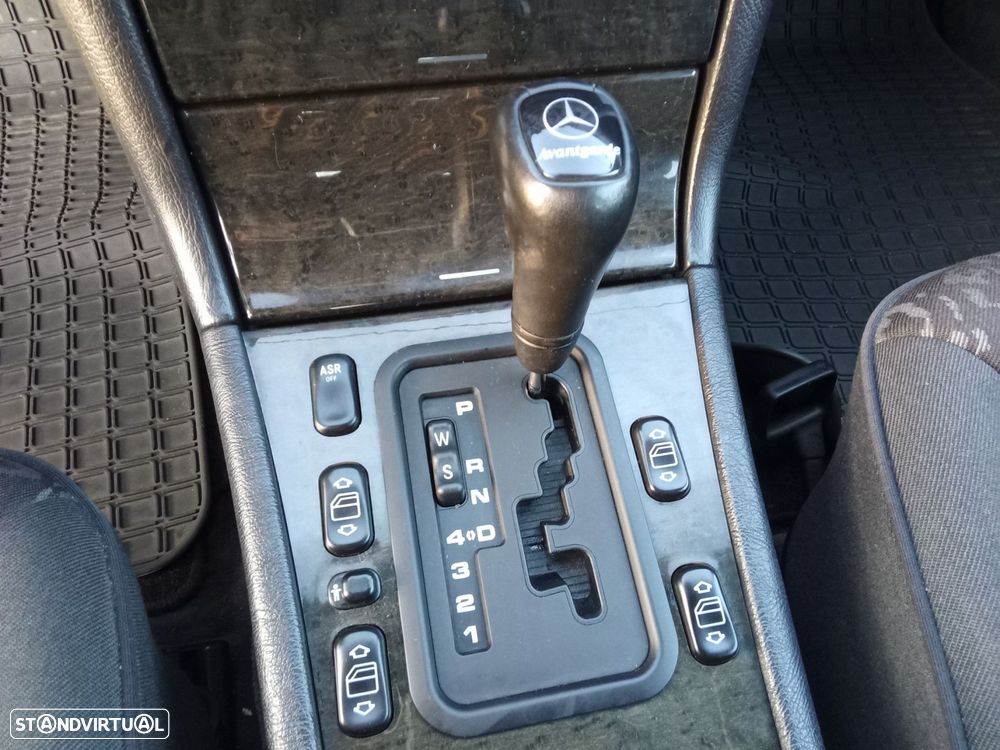 Mercedes-Benz E 300 TD Classic - 14