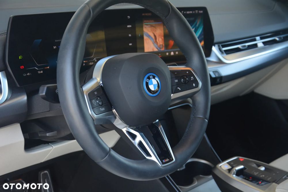BMW iX2 eDrive20 66.5kWh M Sport - 8