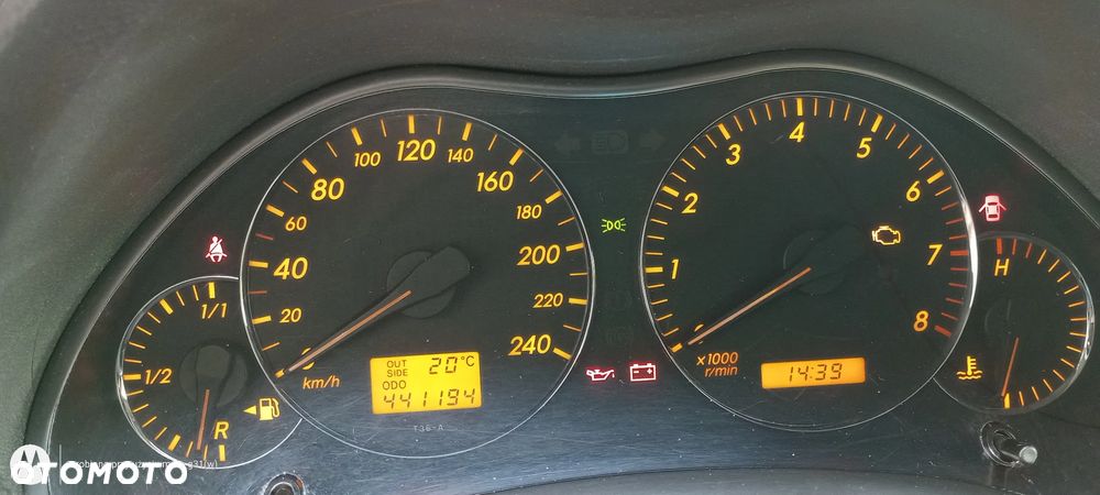 Toyota Avensis - 1