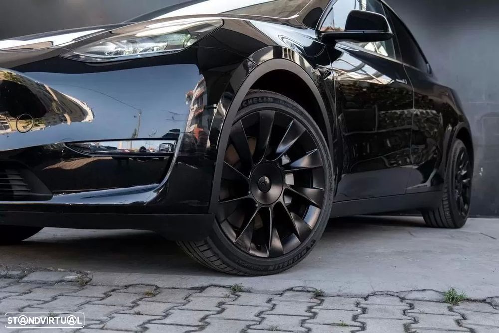 Tesla Model Y Long Range Dual Motor AWD - 19