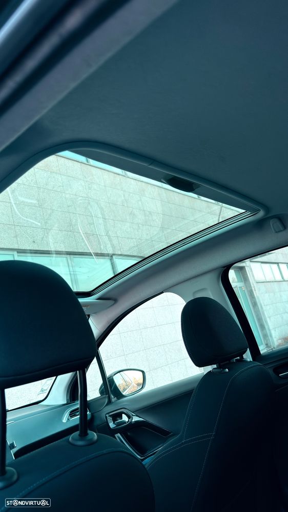 Peugeot 208 1.4 HDi Allure - 16