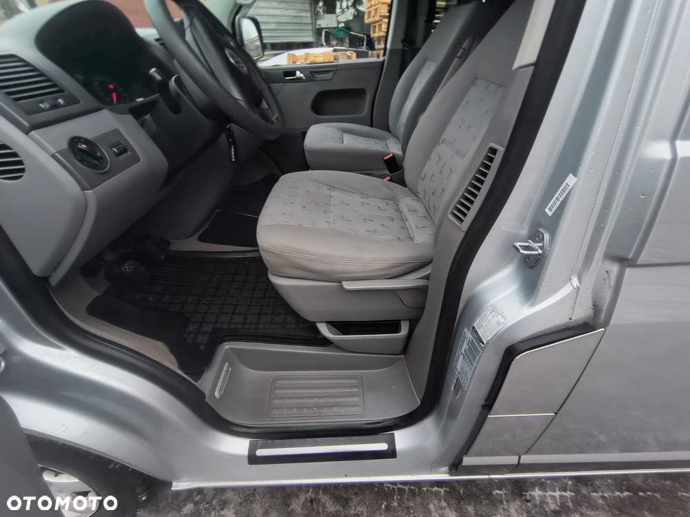 Volkswagen Multivan - 2