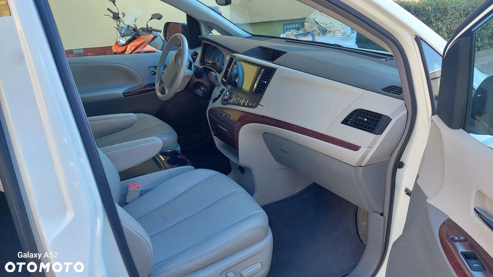 Toyota Sienna - 8