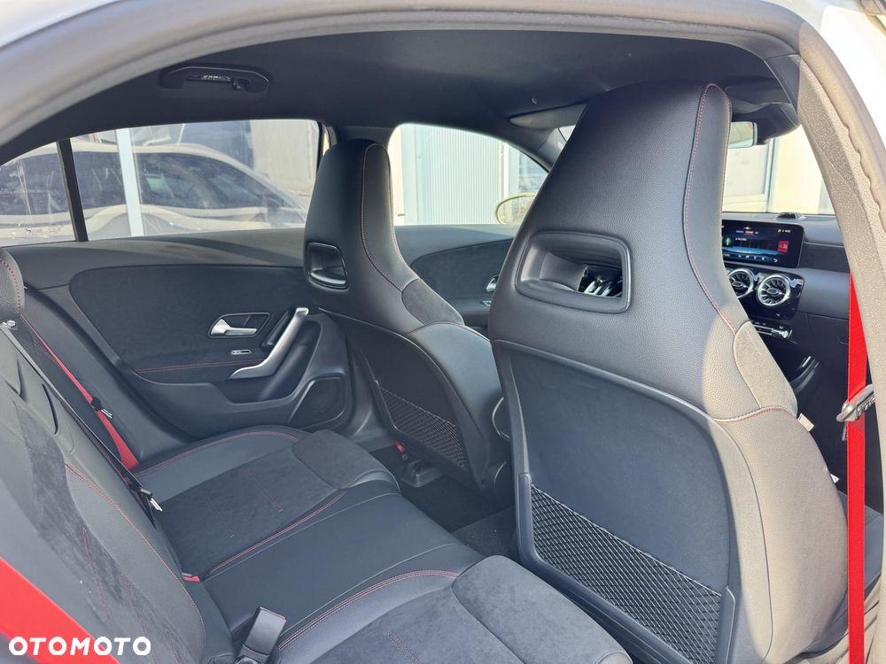 Mercedes-Benz Klasa A AMG 35 4Matic AMG Speedshift DCT 7G - 19