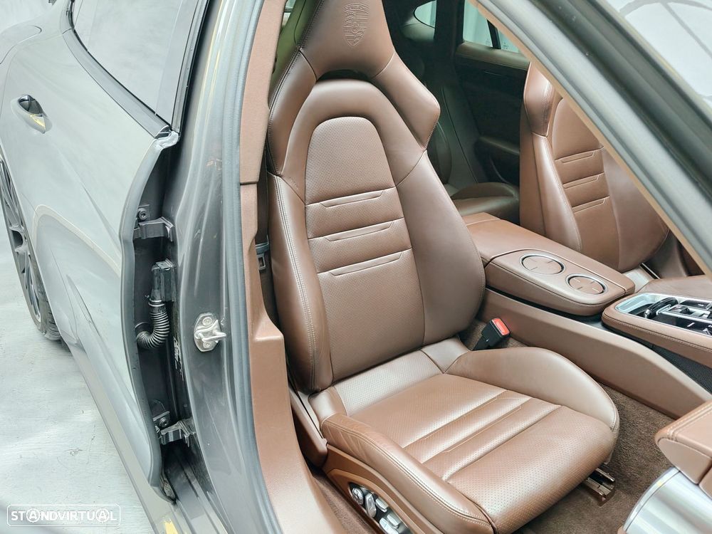 Porsche Panamera 4 E-Hybrid Executive - 11