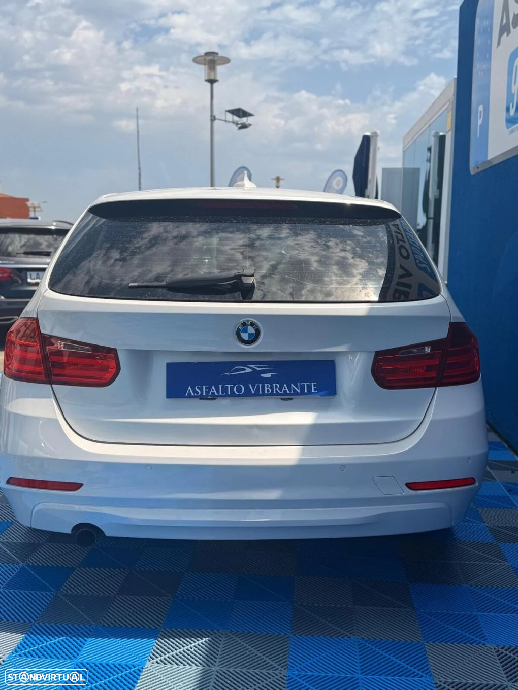 BMW 318 d Touring Auto - 12