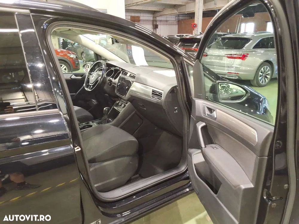 Volkswagen Touran 2.0 TDI SCR DSG Trendline - 9