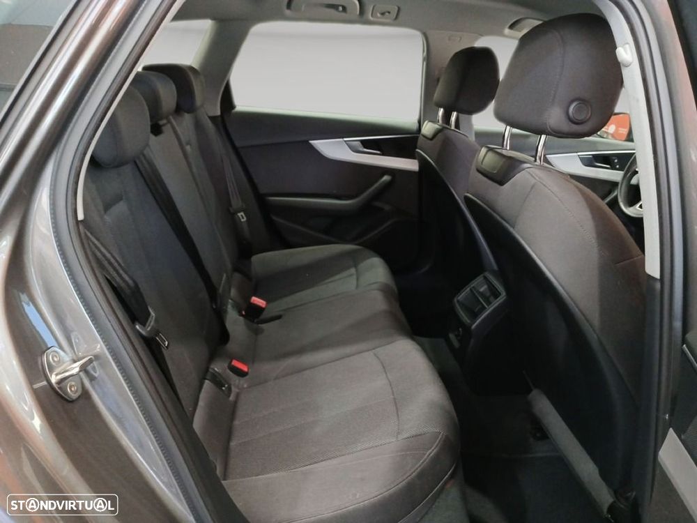 Audi A4 Avant 30 TDI S tronic - 23