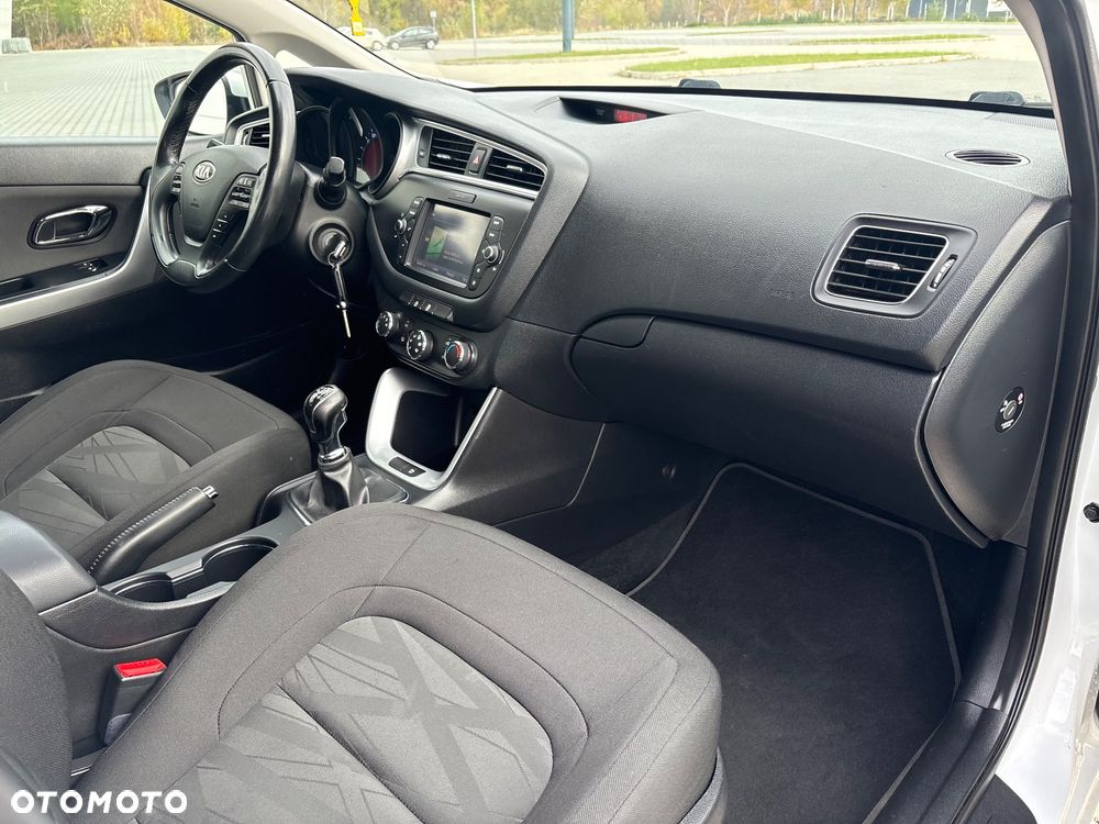 Kia Ceed - 25