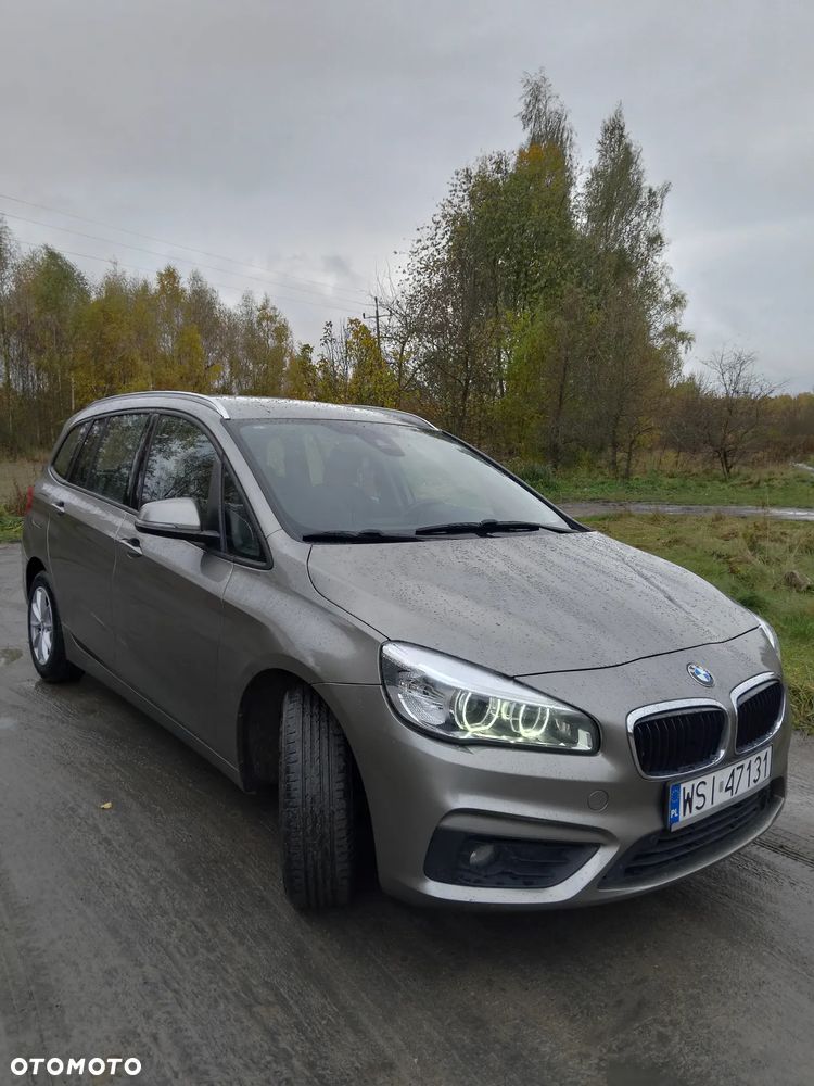 BMW Seria 2 218d - 16