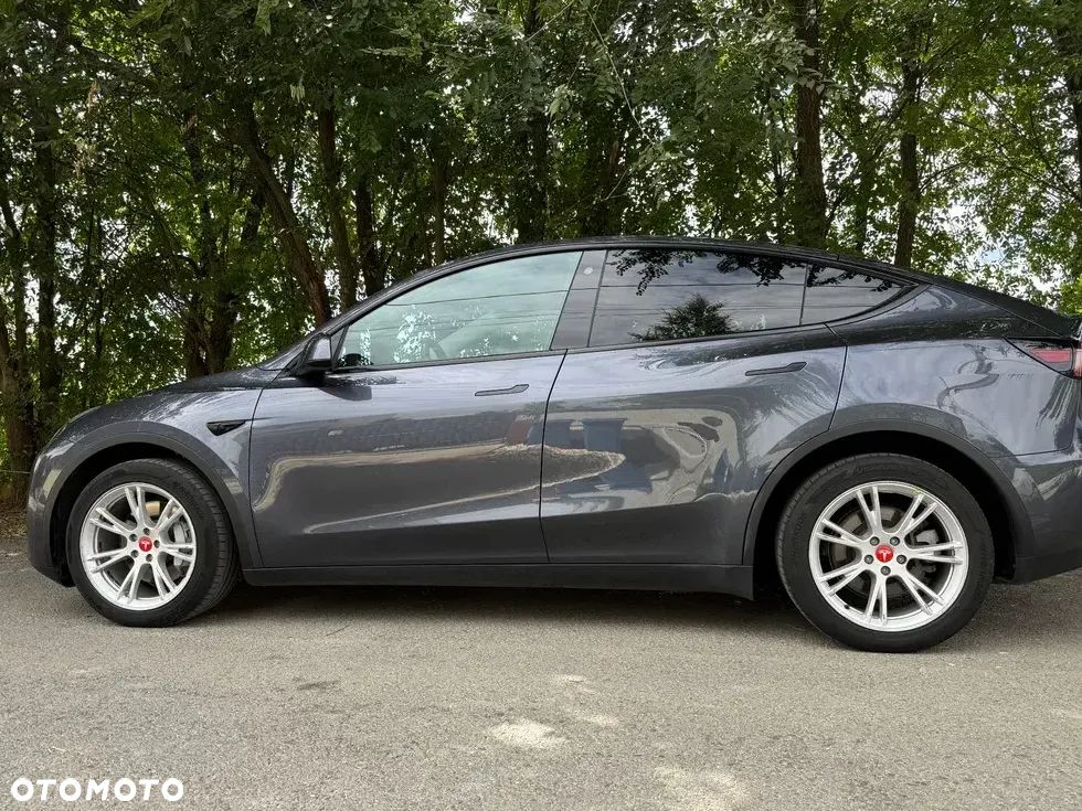 Tesla Model Y Long Range Dual Motor AWD - 18