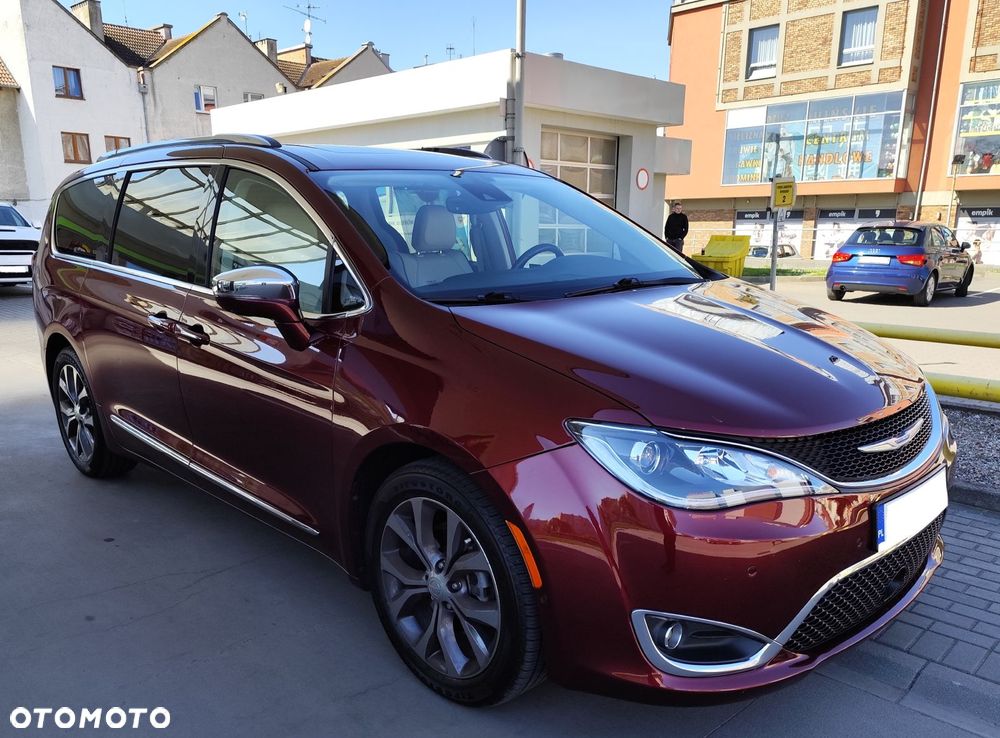 Chrysler Pacifica - 1