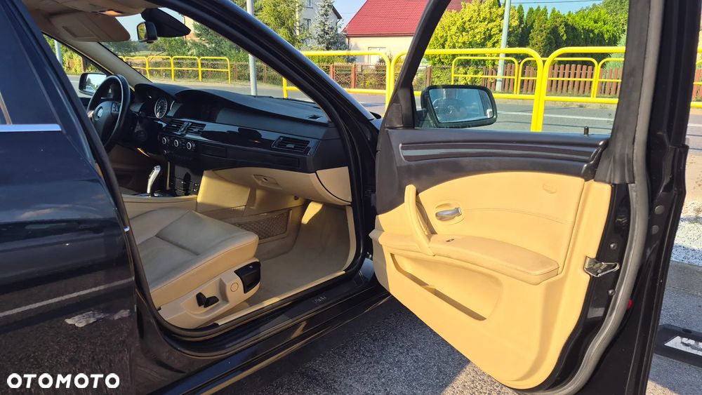 BMW Seria 5 520d - 12