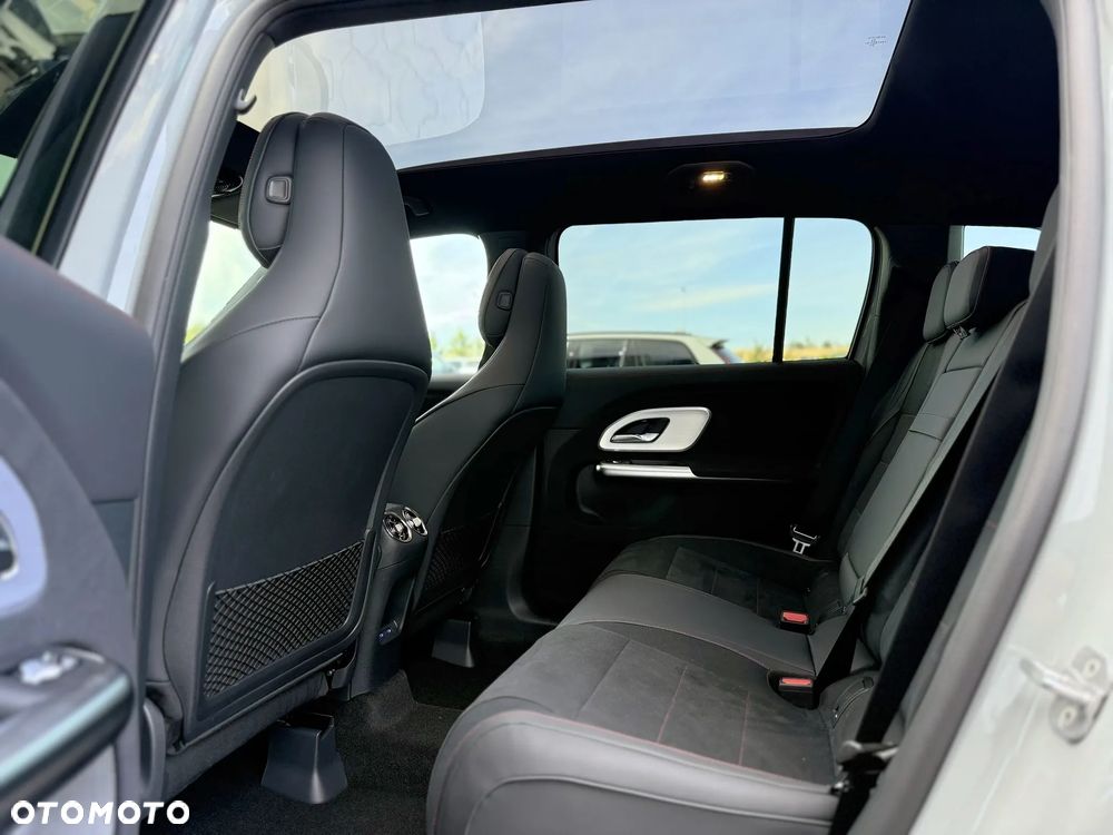 Mercedes-Benz GLB - 31