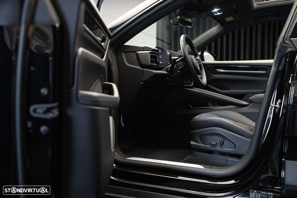 Porsche Macan Electric 4 - 9