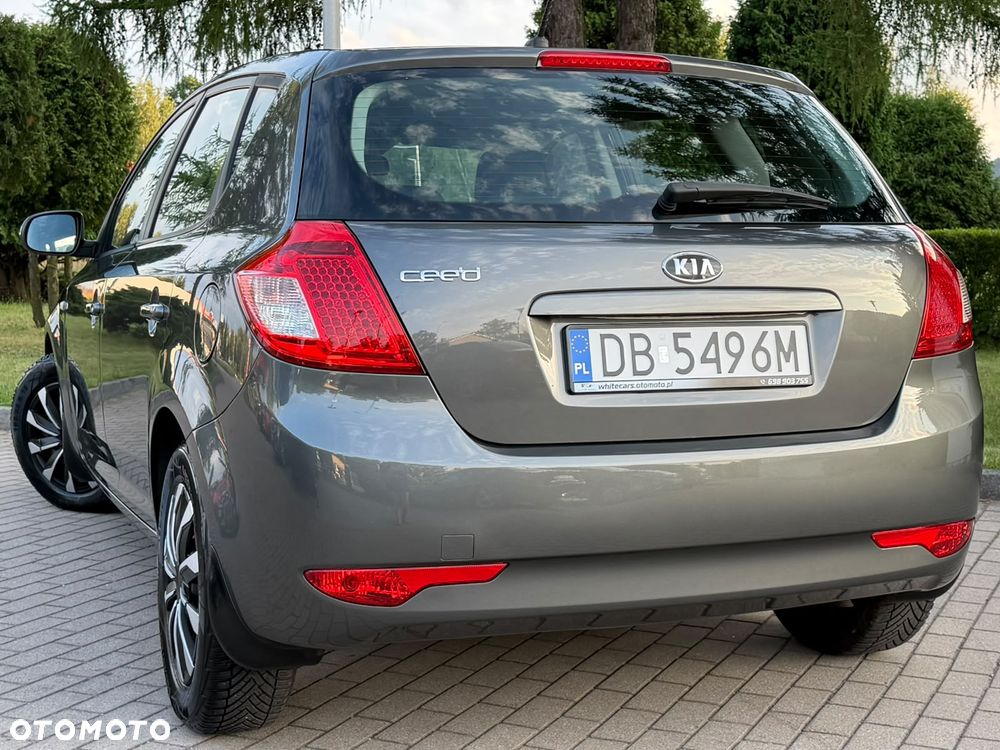 Kia Ceed 1.4 CVVT Dream-Team Edition - 31