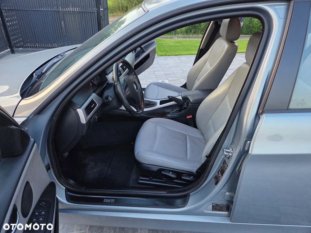 BMW Seria 3 318d DPF - 26