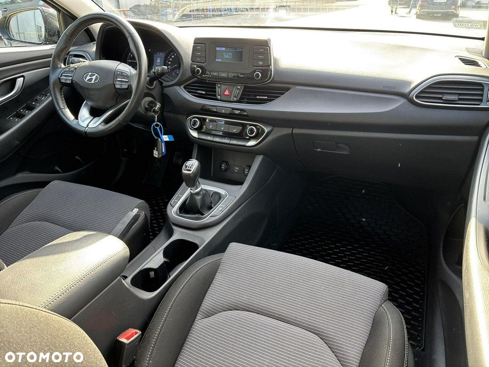 Hyundai i30 1.5 DPI Classic + - 16