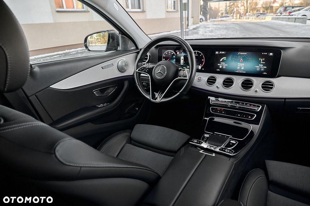 Mercedes-Benz Klasa E 220 d 9G-TRONIC - 24
