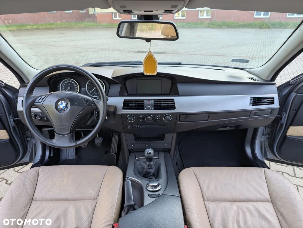 BMW Seria 5 520i Touring Edition Sport - 34