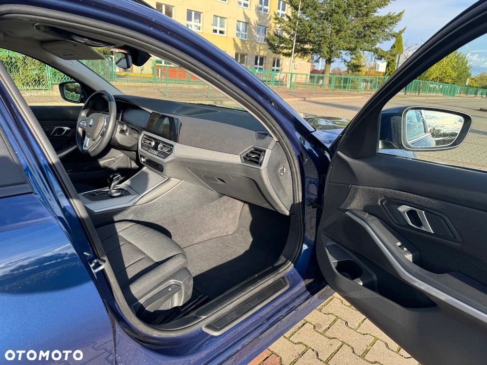 BMW Seria 3 318i Advantage - 15