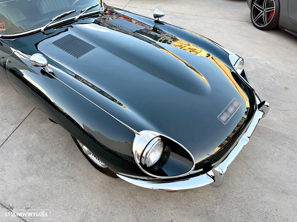 Jaguar E-Type - 32