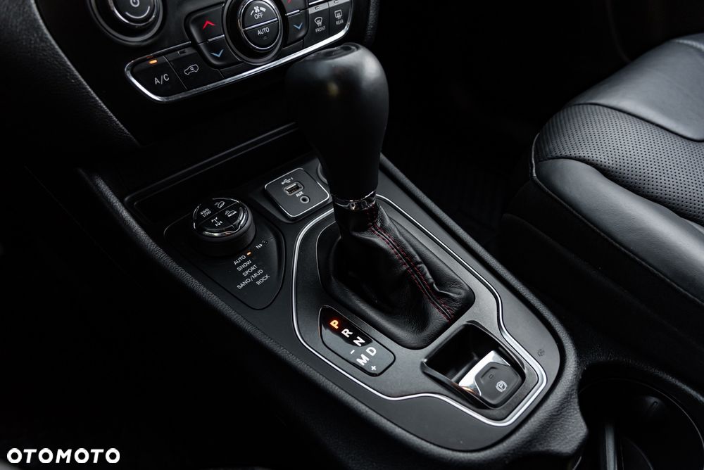 Jeep Cherokee 2.0 T Active Drive Lock Automatik Trailhawk - 37