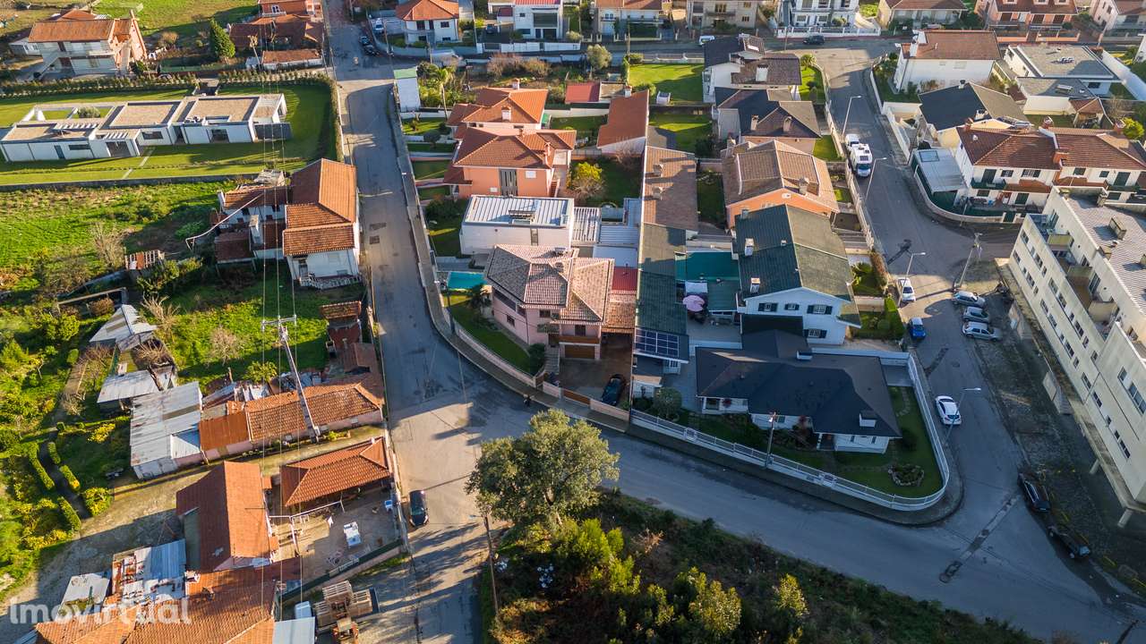 Moradia T3 com piscina em Fiães, Santa Maria da Feira - Grande imagem: 4/56