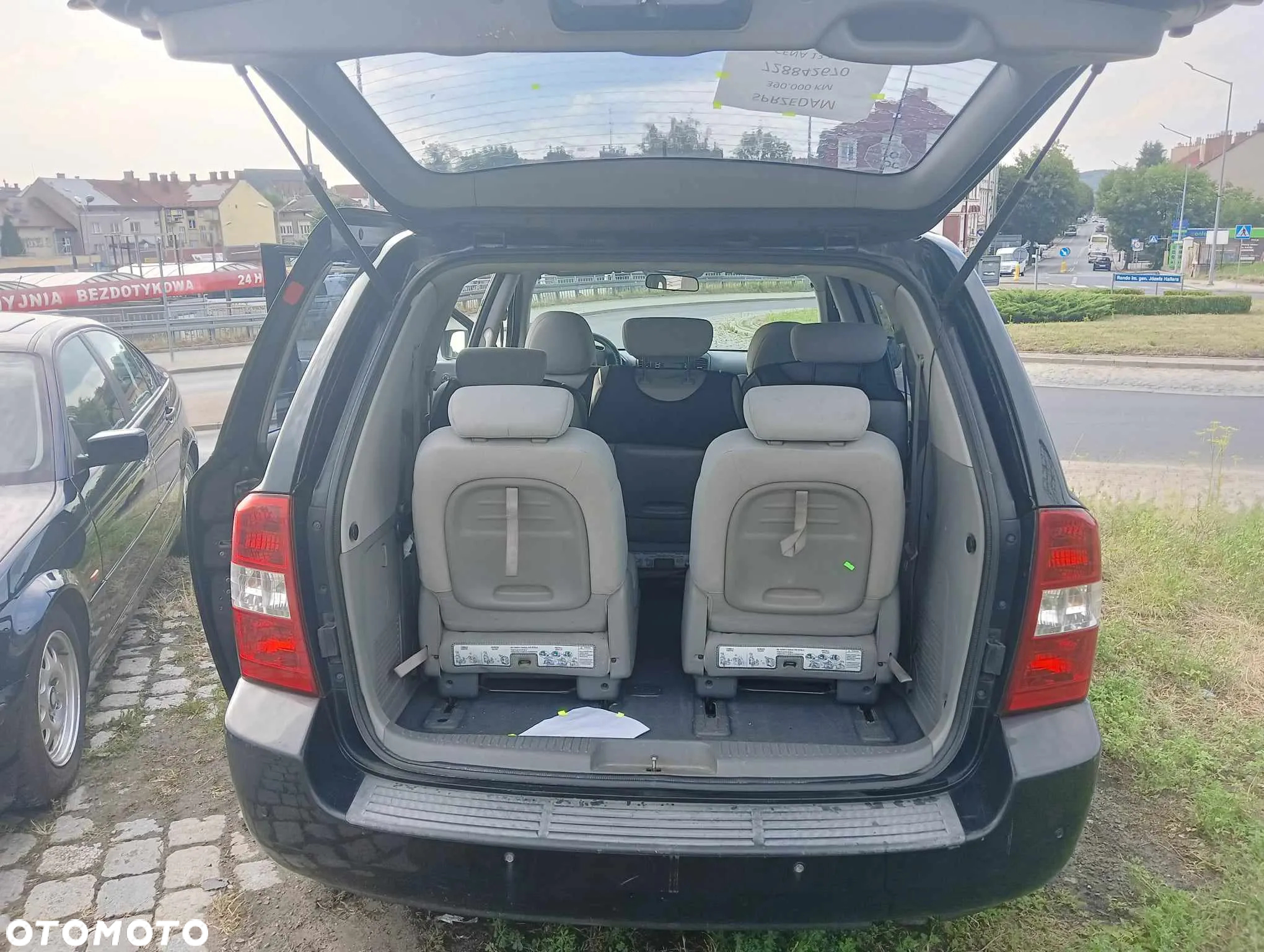 Kia Carnival - 4
