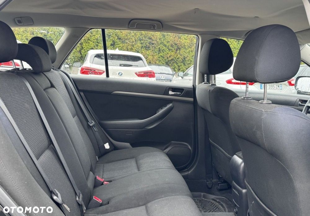 Toyota Avensis - 13