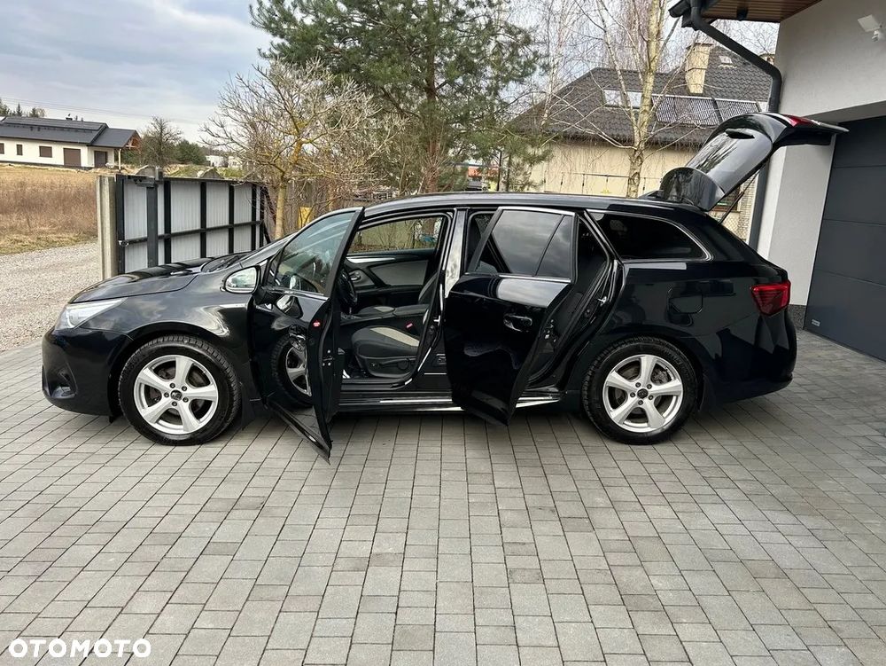 Toyota Avensis Touring Sports 1.8 Multidrive S Executive - 17