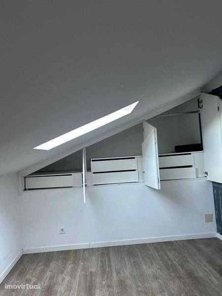 Otima Arrecação/Atelier em Queijas - Grande imagem: 2/4