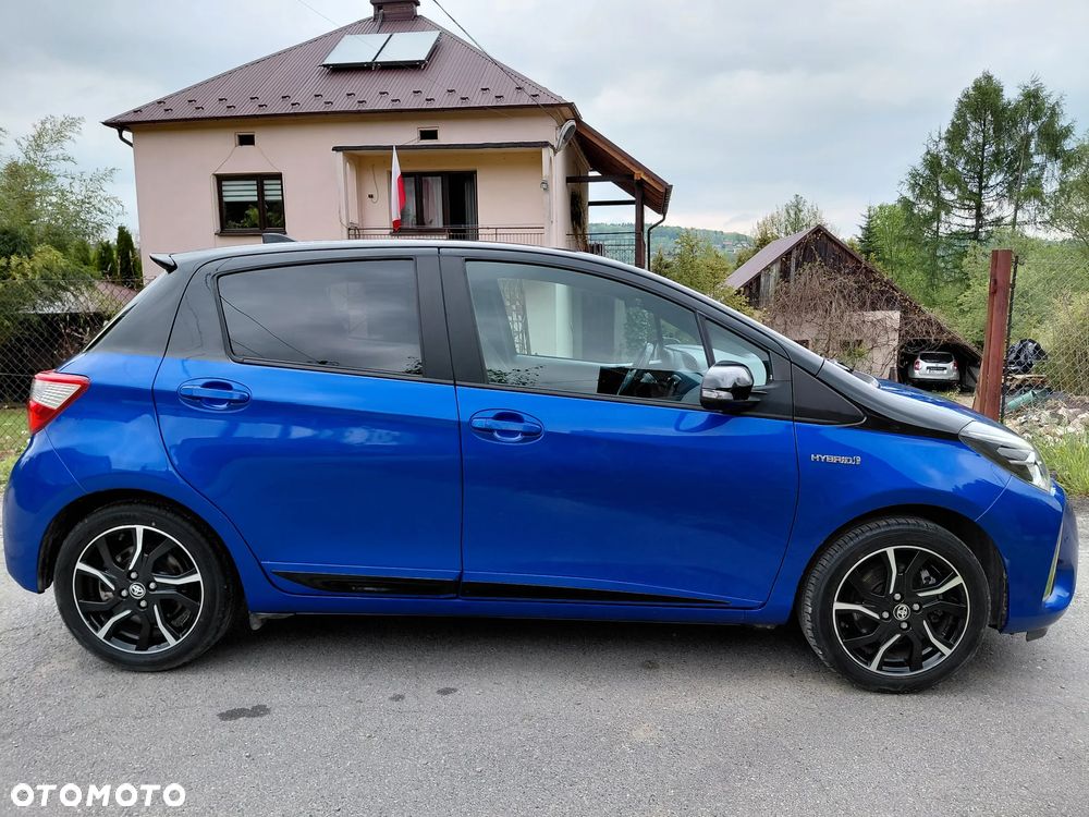 Toyota Yaris Hybrid 100 Selection Platinum - 12