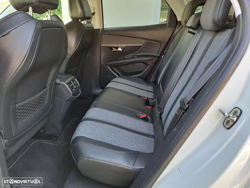 Peugeot 3008 BlueHDi 130 Stop & Start EAT8 Allure Pack - 11