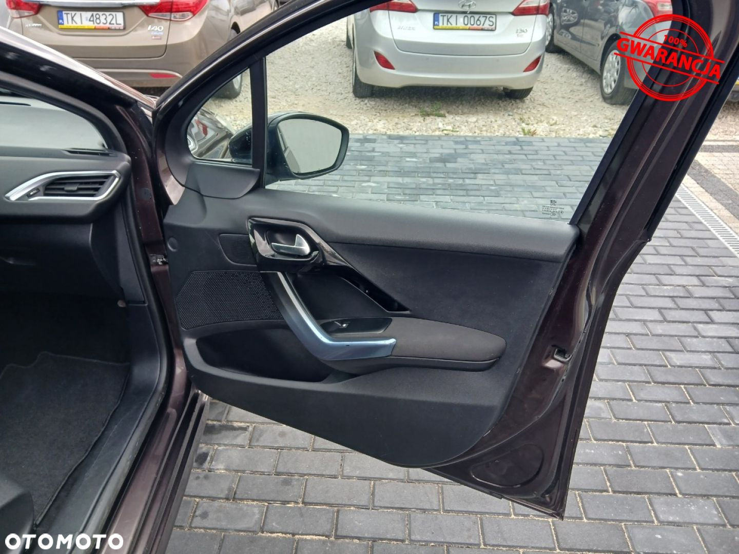 Peugeot 208 - 33