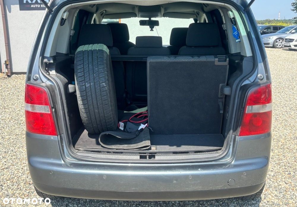 Volkswagen Touran - 21