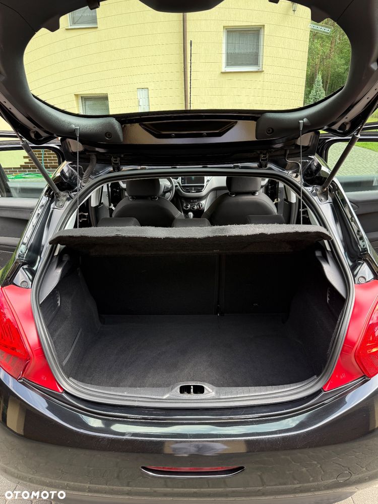 Peugeot 208 - 12