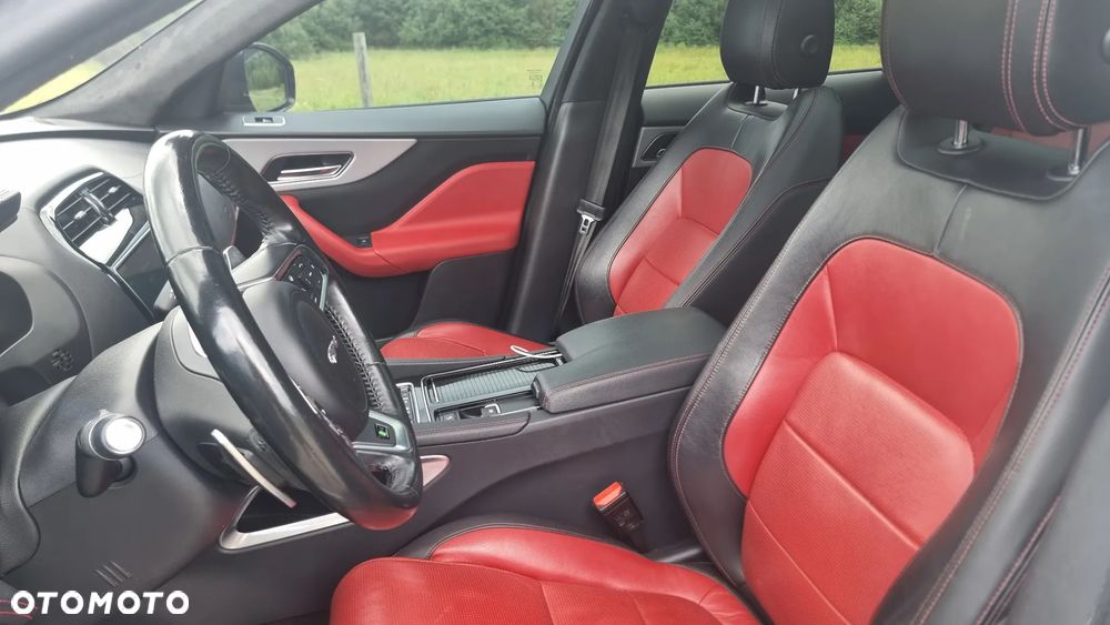 Jaguar F-Pace 25t AWD R-Sport - 8