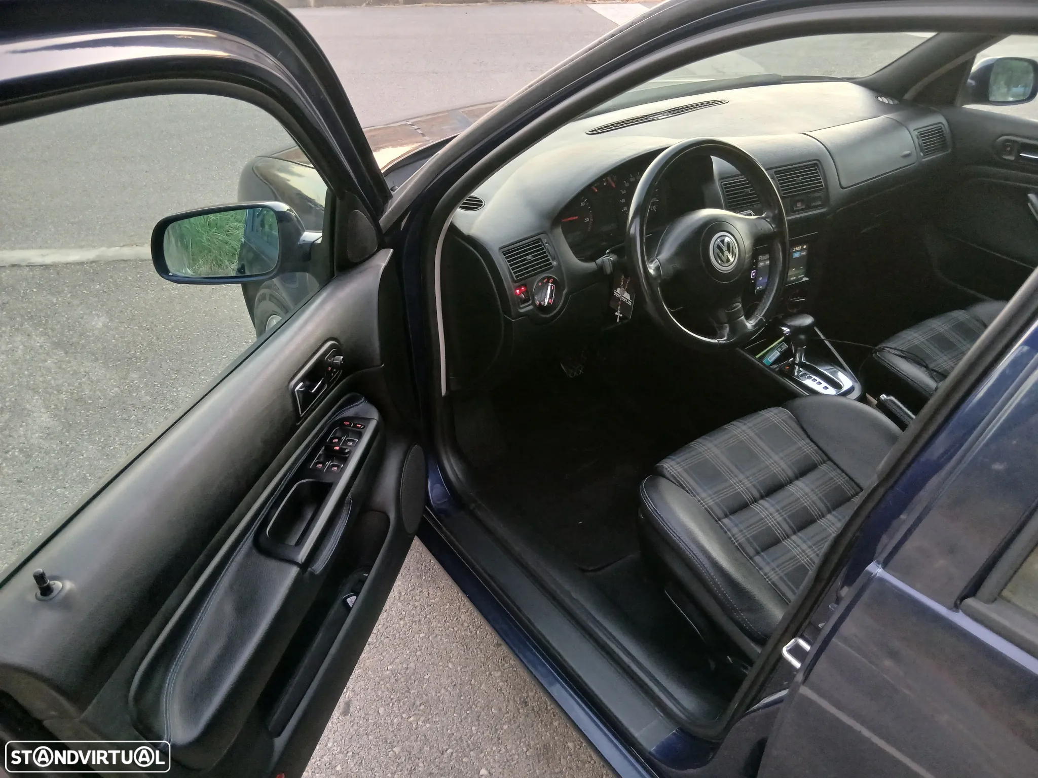 VW Golf 1.9 TDi 25 Anos Aut. - 5